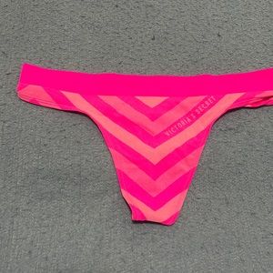 New Victoria’s Secret thong large